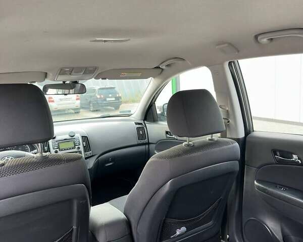 Серый Хендай i30, объемом двигателя 1.58 л и пробегом 170 тыс. км за 6500 $, фото 10 на Automoto.ua