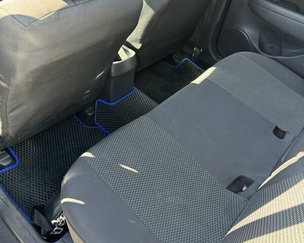 Серый Хендай i30, объемом двигателя 1.4 л и пробегом 242 тыс. км за 4999 $, фото 14 на Automoto.ua