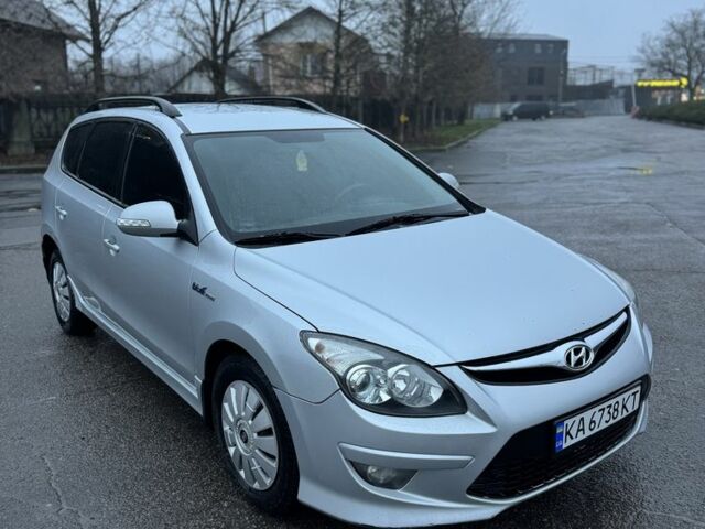 Сірий Хендай i30, об'ємом двигуна 1.6 л та пробігом 223 тис. км за 5350 $, фото 3 на Automoto.ua