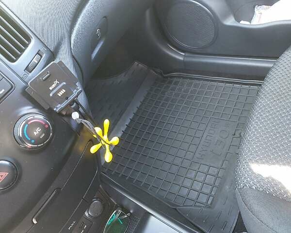 Серый Хендай i30, объемом двигателя 1.6 л и пробегом 251 тыс. км за 6500 $, фото 18 на Automoto.ua