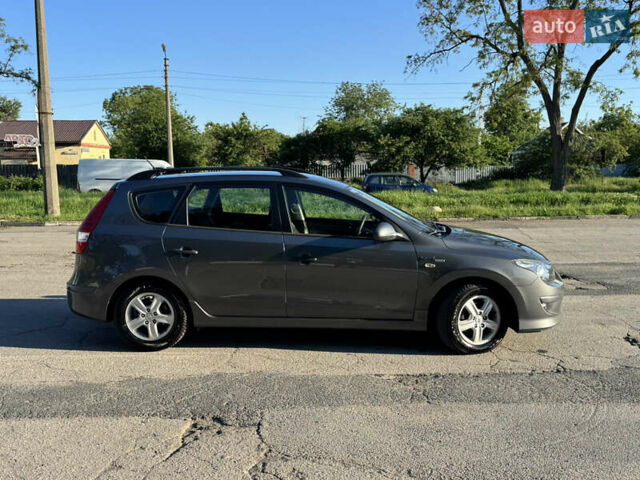 Серый Хендай i30, объемом двигателя 1.6 л и пробегом 170 тыс. км за 6650 $, фото 6 на Automoto.ua