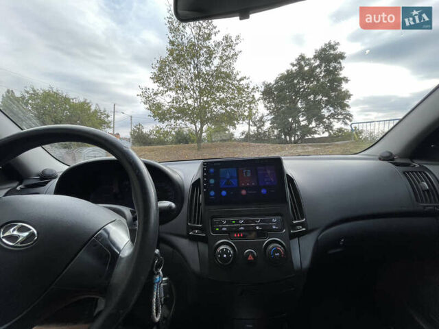 Серый Хендай i30, объемом двигателя 1.58 л и пробегом 270 тыс. км за 6499 $, фото 6 на Automoto.ua