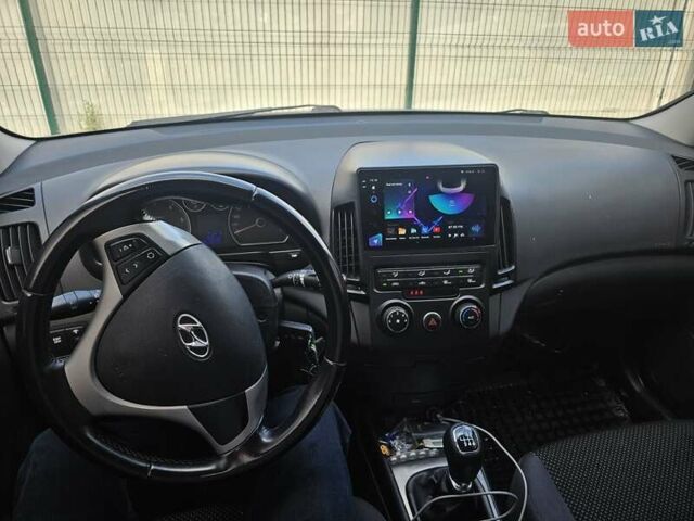 Серый Хендай i30, объемом двигателя 1.58 л и пробегом 255 тыс. км за 6700 $, фото 2 на Automoto.ua