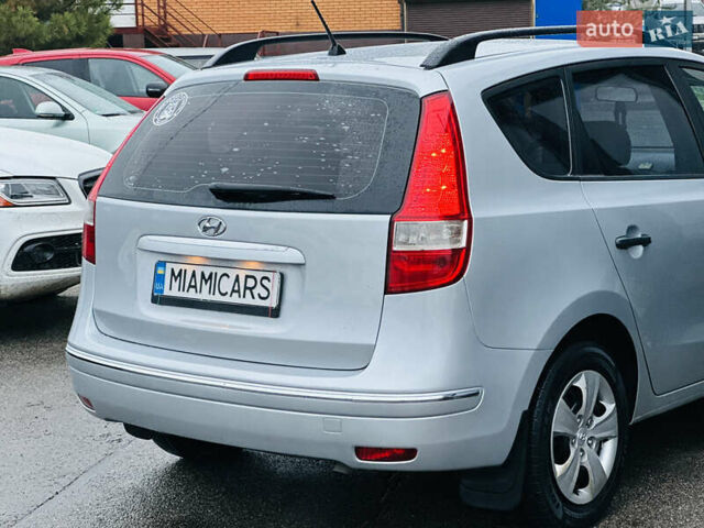 Серый Хендай i30, объемом двигателя 1.6 л и пробегом 265 тыс. км за 6999 $, фото 12 на Automoto.ua