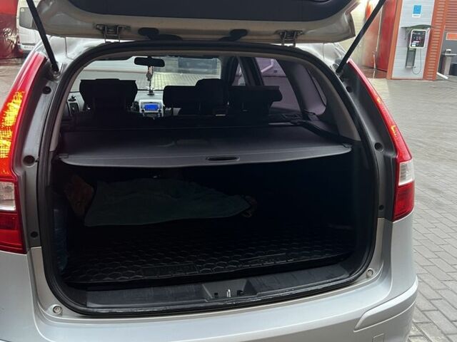 Серый Хендай i30, объемом двигателя 1.4 л и пробегом 190 тыс. км за 6100 $, фото 2 на Automoto.ua