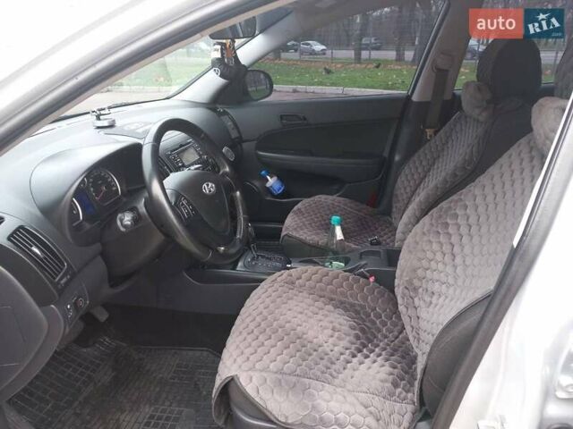 Серый Хендай i30, объемом двигателя 1.59 л и пробегом 250 тыс. км за 7200 $, фото 7 на Automoto.ua