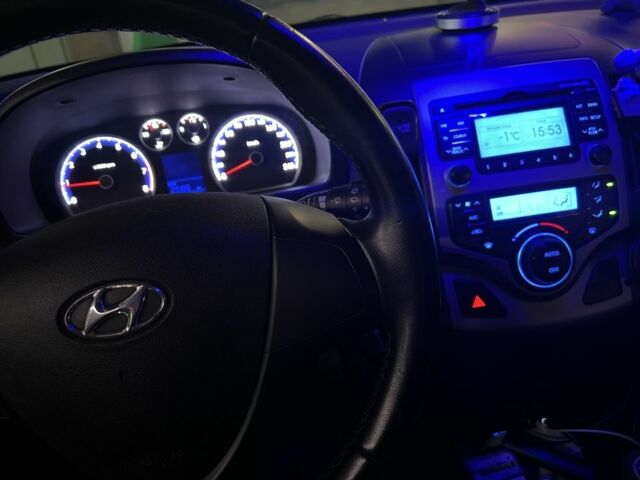 Серый Хендай i30, объемом двигателя 1.4 л и пробегом 190 тыс. км за 6100 $, фото 8 на Automoto.ua