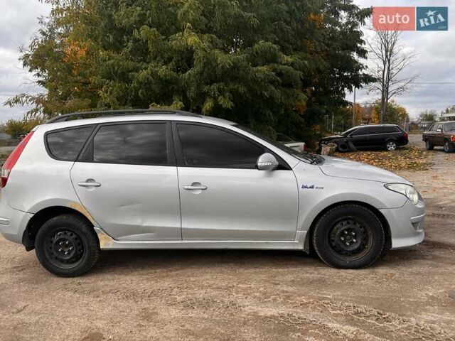 Серый Хендай i30, объемом двигателя 1.6 л и пробегом 447 тыс. км за 5200 $, фото 1 на Automoto.ua