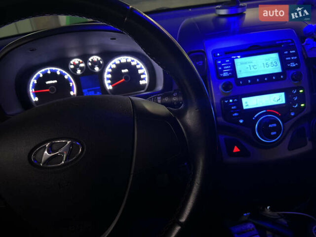 Серый Хендай i30, объемом двигателя 1.4 л и пробегом 190 тыс. км за 6100 $, фото 8 на Automoto.ua
