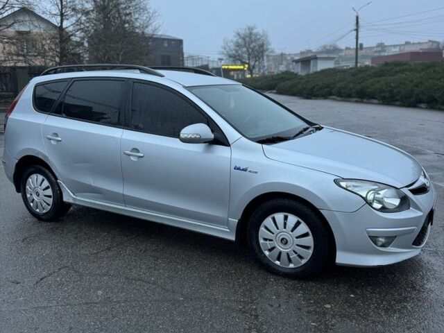 Сірий Хендай i30, об'ємом двигуна 1.6 л та пробігом 223 тис. км за 5350 $, фото 4 на Automoto.ua