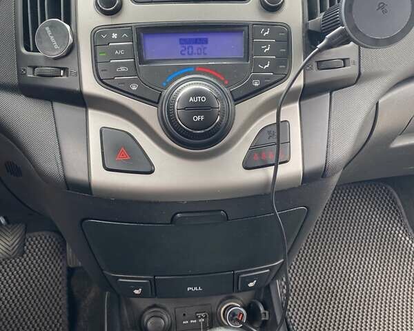Сірий Хендай i30, об'ємом двигуна 1.6 л та пробігом 334 тис. км за 6500 $, фото 8 на Automoto.ua