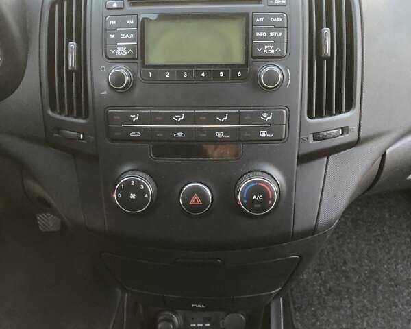 Сірий Хендай i30, об'ємом двигуна 1.4 л та пробігом 194 тис. км за 5999 $, фото 11 на Automoto.ua