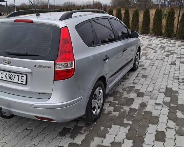 Серый Хендай i30, объемом двигателя 1.58 л и пробегом 264 тыс. км за 5700 $, фото 7 на Automoto.ua