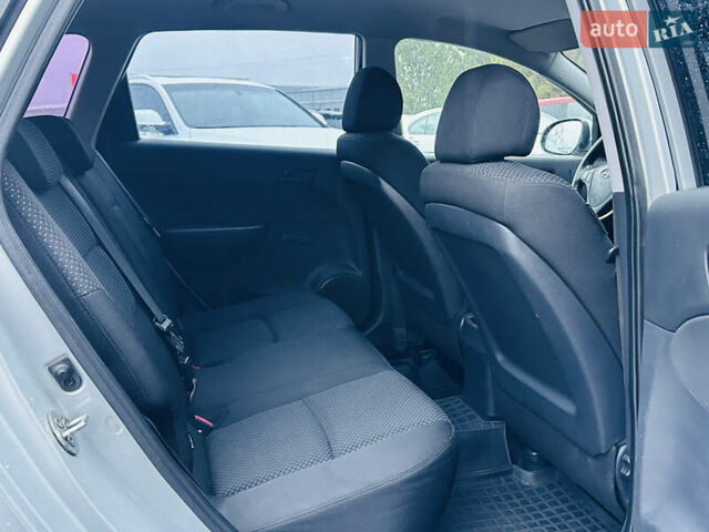 Серый Хендай i30, объемом двигателя 1.6 л и пробегом 265 тыс. км за 6999 $, фото 16 на Automoto.ua