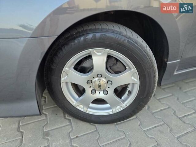 Сірий Хендай i30, об'ємом двигуна 1.4 л та пробігом 193 тис. км за 6200 $, фото 30 на Automoto.ua
