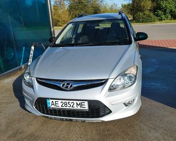 Серый Хендай i30, объемом двигателя 1.6 л и пробегом 115 тыс. км за 6700 $, фото 7 на Automoto.ua