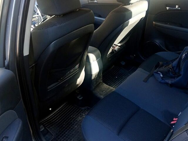 Серый Хендай i30, объемом двигателя 1.6 л и пробегом 233 тыс. км за 6000 $, фото 3 на Automoto.ua