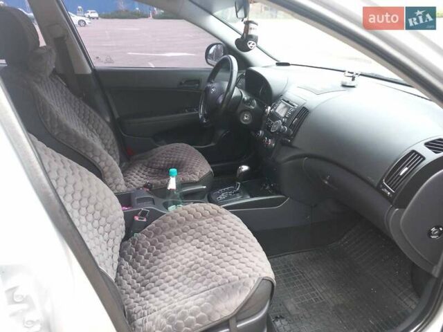 Серый Хендай i30, объемом двигателя 1.59 л и пробегом 250 тыс. км за 7200 $, фото 8 на Automoto.ua