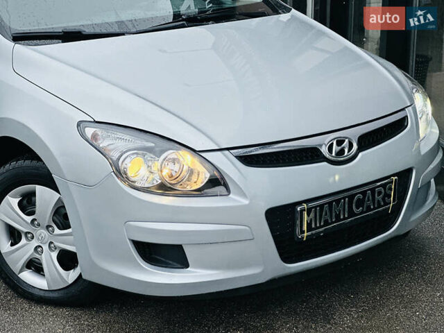 Серый Хендай i30, объемом двигателя 1.6 л и пробегом 265 тыс. км за 6999 $, фото 2 на Automoto.ua