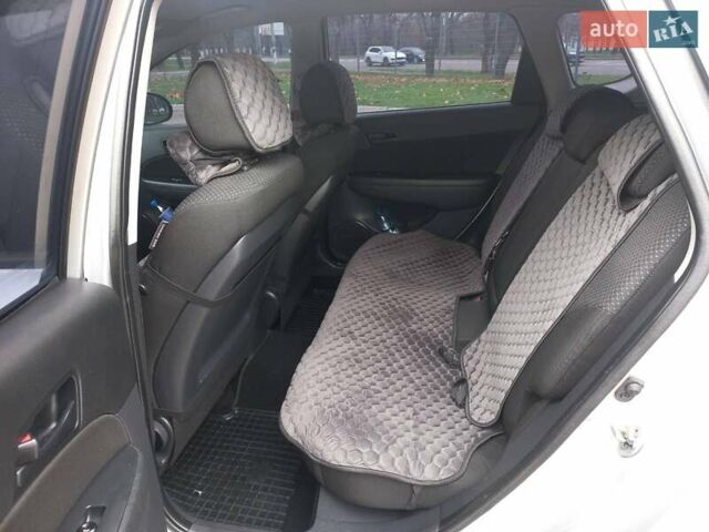 Серый Хендай i30, объемом двигателя 1.59 л и пробегом 250 тыс. км за 7200 $, фото 5 на Automoto.ua