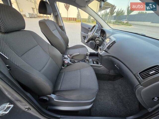 Сірий Хендай i30, об'ємом двигуна 1.4 л та пробігом 193 тис. км за 6200 $, фото 44 на Automoto.ua