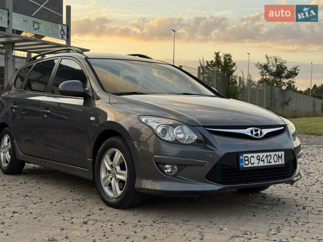 Серый Хендай i30, объемом двигателя 1.58 л и пробегом 260 тыс. км за 6600 $, фото 7 на Automoto.ua