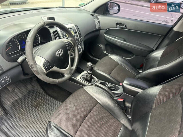 Сірий Хендай i30, об'ємом двигуна 1.58 л та пробігом 230 тис. км за 3450 $, фото 11 на Automoto.ua