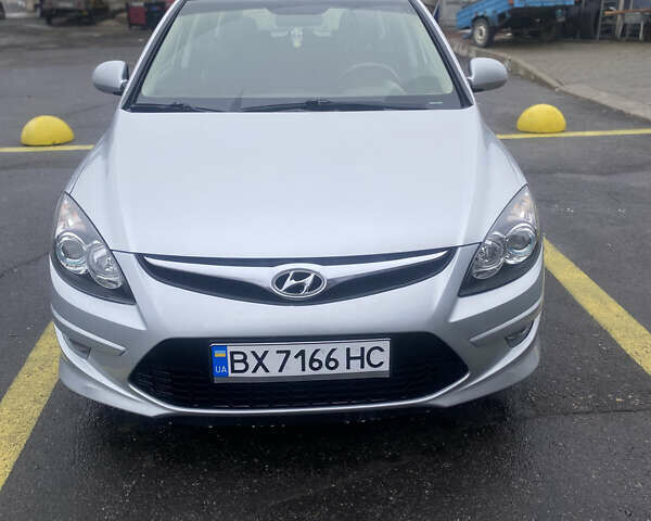 Серый Хендай i30, объемом двигателя 1.58 л и пробегом 216 тыс. км за 5800 $, фото 1 на Automoto.ua