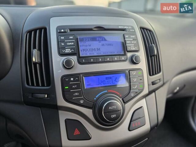 Сірий Хендай i30, об'ємом двигуна 1.4 л та пробігом 193 тис. км за 6200 $, фото 64 на Automoto.ua