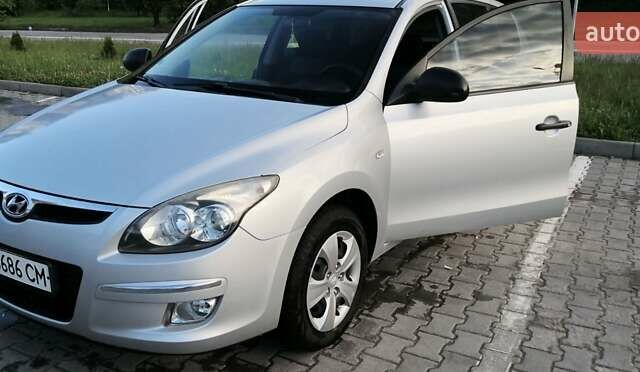 Серый Хендай i30, объемом двигателя 1.4 л и пробегом 188 тыс. км за 5800 $, фото 10 на Automoto.ua
