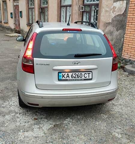 Сірий Хендай i30, об'ємом двигуна 1.58 л та пробігом 253 тис. км за 5500 $, фото 2 на Automoto.ua