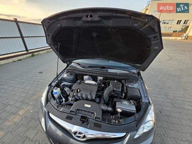 Сірий Хендай i30, об'ємом двигуна 1.4 л та пробігом 193 тис. км за 6200 $, фото 61 на Automoto.ua