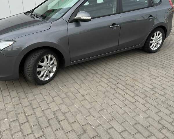 Серый Хендай i30, объемом двигателя 1.58 л и пробегом 170 тыс. км за 6500 $, фото 7 на Automoto.ua