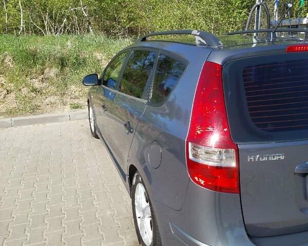Серый Хендай i30, объемом двигателя 1.6 л и пробегом 251 тыс. км за 6500 $, фото 5 на Automoto.ua