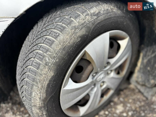 Серый Хендай i30, объемом двигателя 1.4 л и пробегом 260 тыс. км за 5500 $, фото 18 на Automoto.ua