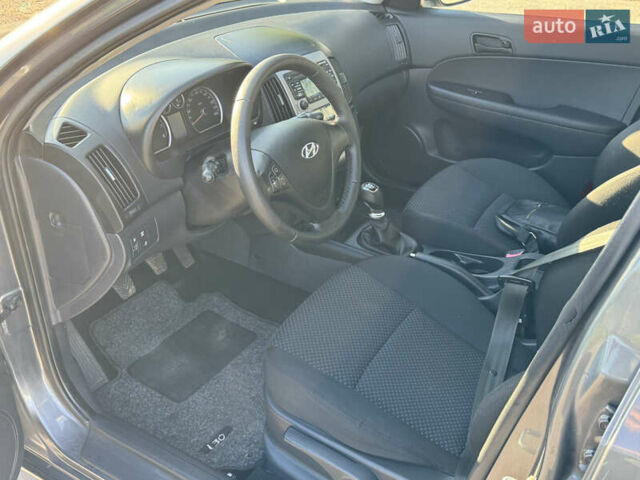 Серый Хендай i30, объемом двигателя 1.6 л и пробегом 170 тыс. км за 6650 $, фото 9 на Automoto.ua
