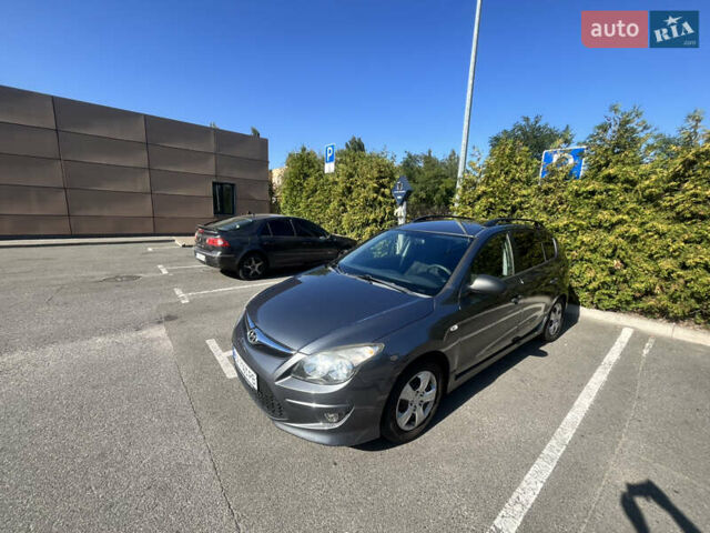 Серый Хендай i30, объемом двигателя 1.4 л и пробегом 111 тыс. км за 6500 $, фото 2 на Automoto.ua