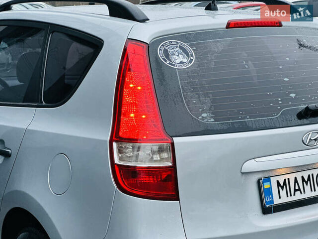 Серый Хендай i30, объемом двигателя 1.6 л и пробегом 265 тыс. км за 6999 $, фото 6 на Automoto.ua