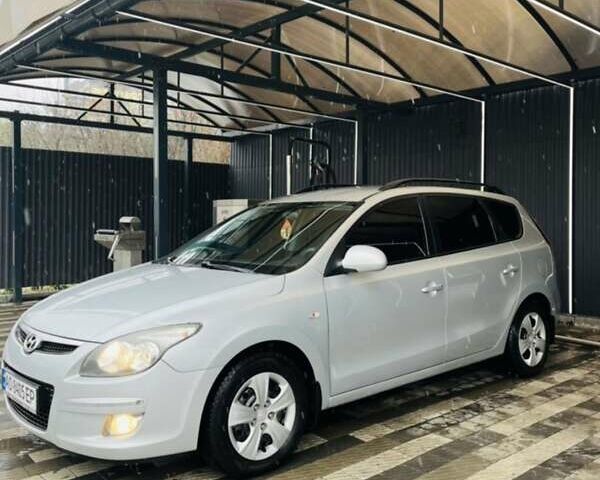 Серый Хендай i30, объемом двигателя 1.6 л и пробегом 255 тыс. км за 5500 $, фото 2 на Automoto.ua