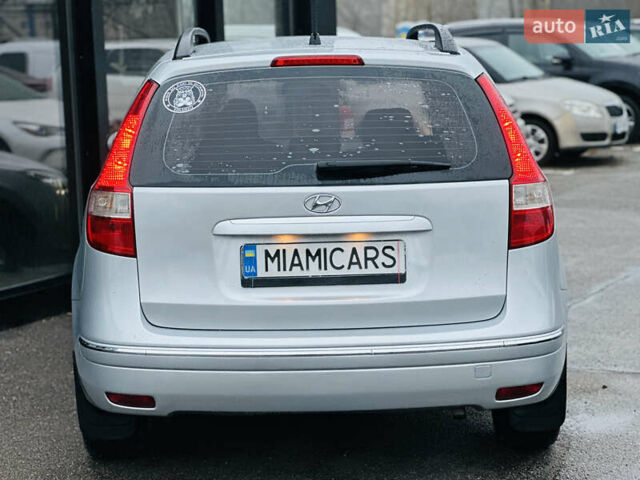 Серый Хендай i30, объемом двигателя 1.6 л и пробегом 265 тыс. км за 6999 $, фото 7 на Automoto.ua