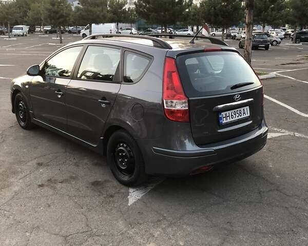 Сірий Хендай i30, об'ємом двигуна 1.4 л та пробігом 194 тис. км за 5999 $, фото 25 на Automoto.ua