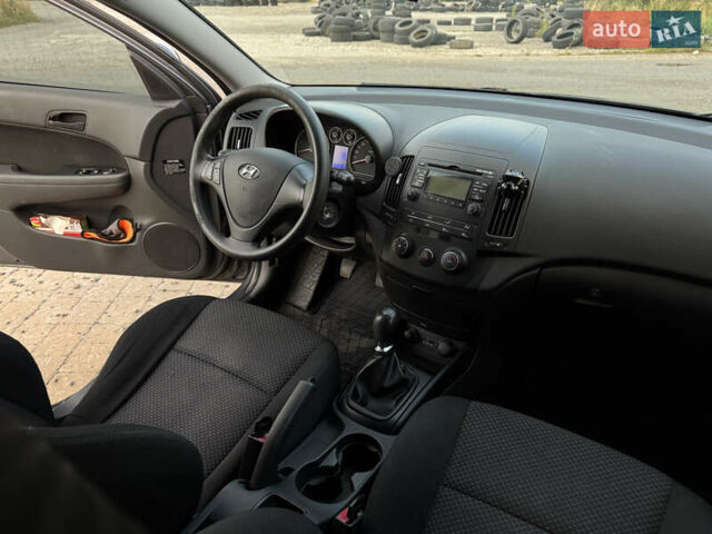 Серый Хендай i30, объемом двигателя 1.58 л и пробегом 260 тыс. км за 6600 $, фото 25 на Automoto.ua