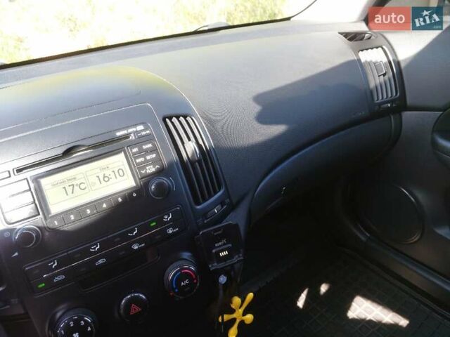 Серый Хендай i30, объемом двигателя 1.6 л и пробегом 251 тыс. км за 6500 $, фото 2 на Automoto.ua