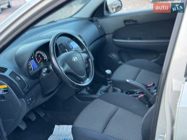 Серый Хендай i30, объемом двигателя 1.6 л и пробегом 192 тыс. км за 5777 $, фото 29 на Automoto.ua