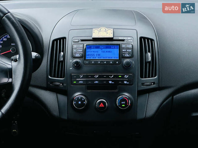 Серый Хендай i30, объемом двигателя 1.6 л и пробегом 265 тыс. км за 6999 $, фото 24 на Automoto.ua