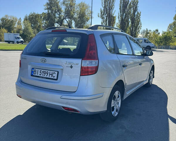 Серый Хендай i30, объемом двигателя 1.4 л и пробегом 242 тыс. км за 4999 $, фото 5 на Automoto.ua