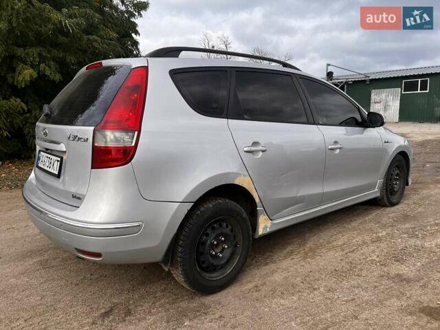 Серый Хендай i30, объемом двигателя 1.6 л и пробегом 447 тыс. км за 5200 $, фото 2 на Automoto.ua