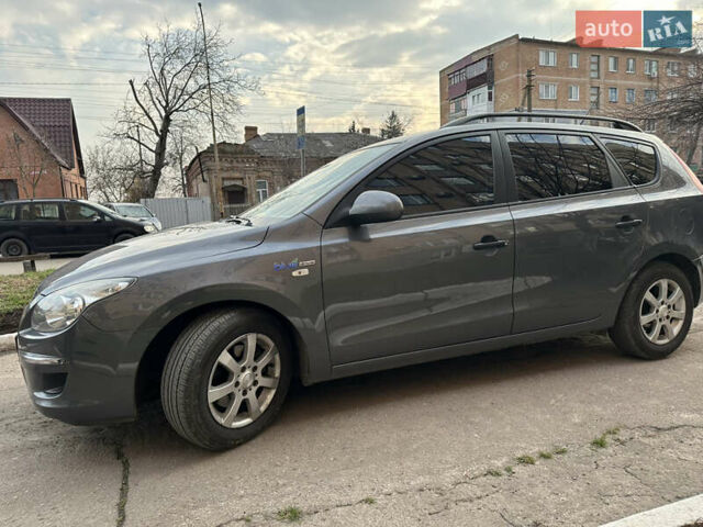 Серый Хендай i30, объемом двигателя 1.6 л и пробегом 220 тыс. км за 5500 $, фото 15 на Automoto.ua