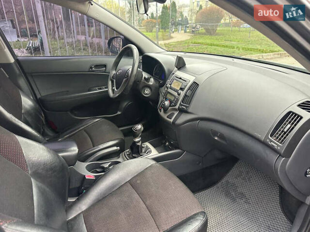 Сірий Хендай i30, об'ємом двигуна 1.58 л та пробігом 230 тис. км за 3450 $, фото 16 на Automoto.ua
