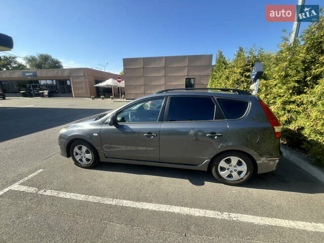 Серый Хендай i30, объемом двигателя 1.4 л и пробегом 111 тыс. км за 6500 $, фото 3 на Automoto.ua
